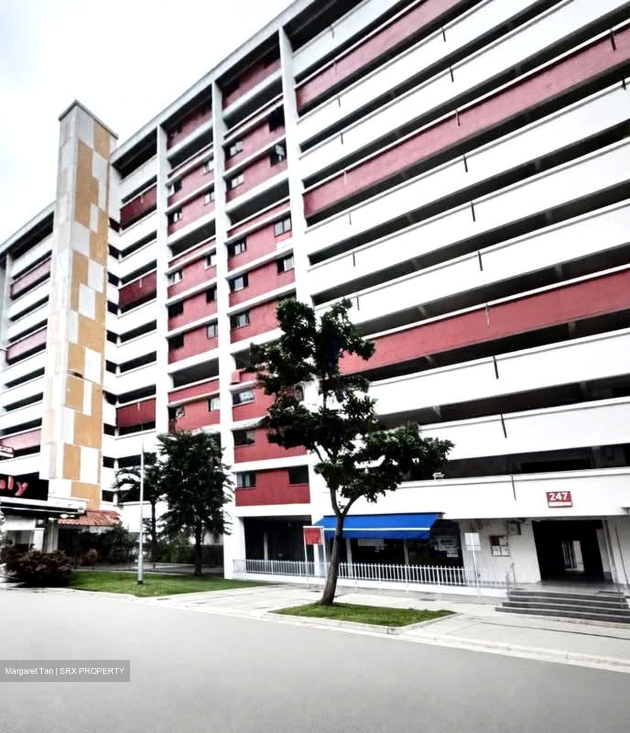 Hougang Avenue 3 (D19), Shop House #579060981